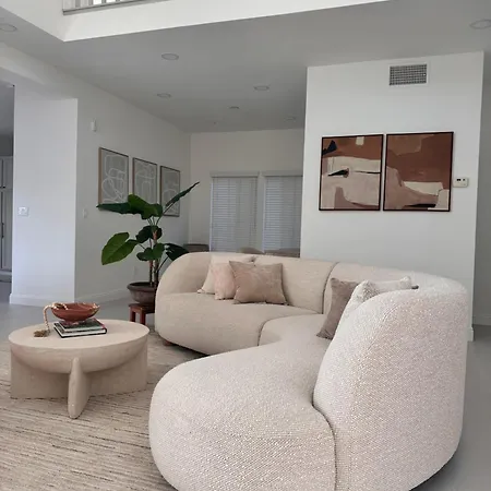 Villa A Modern And Peaceful Oasis